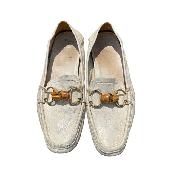Gucci White and Gold Loafers with Timeless Elegance - Picture 1 of 10